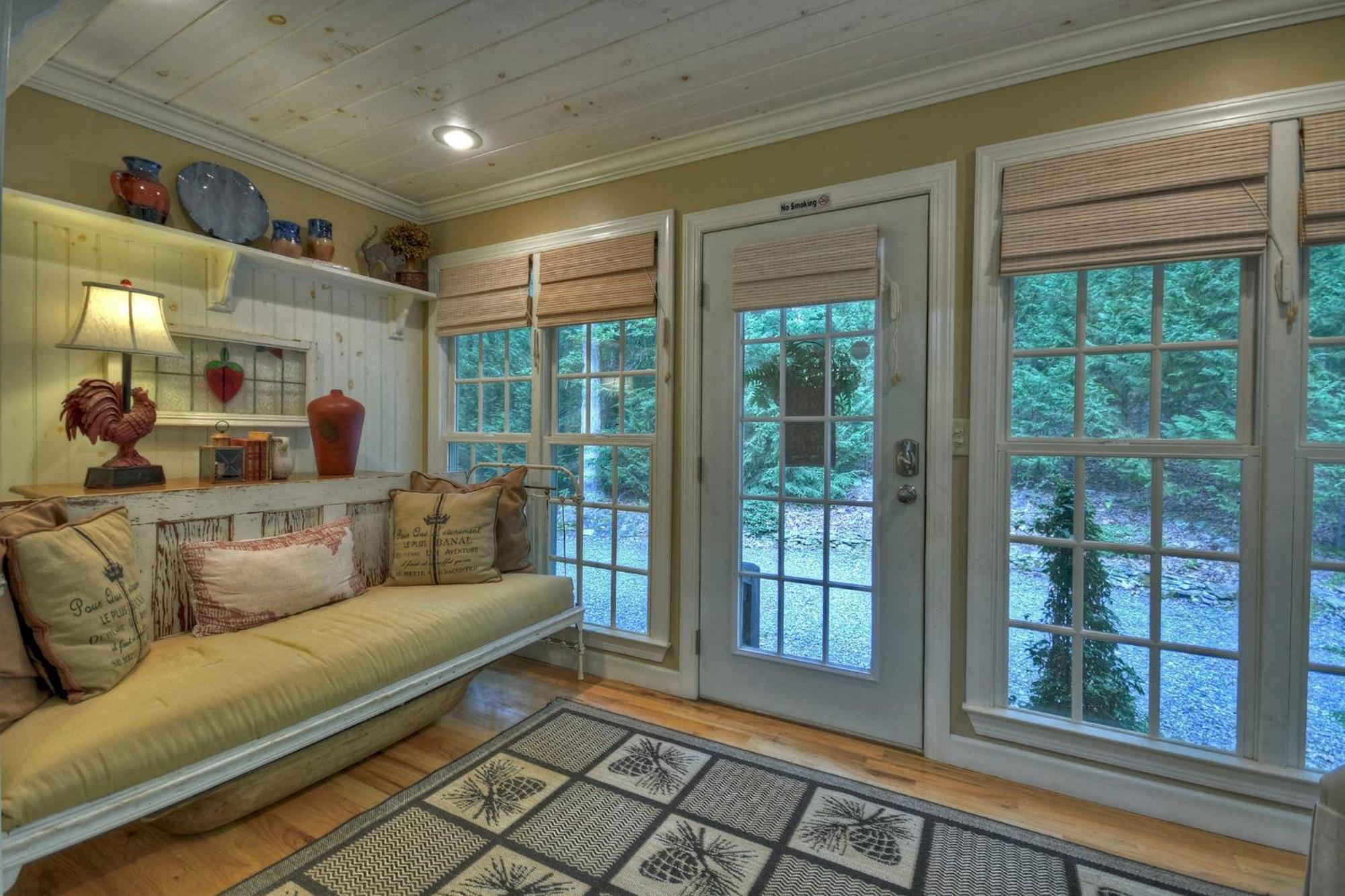 Southern Living Cottage Cozy Up By The Fire Relax On The Porch And Enjoy Peaceful Surroundings Blue Ridge Extérieur photo